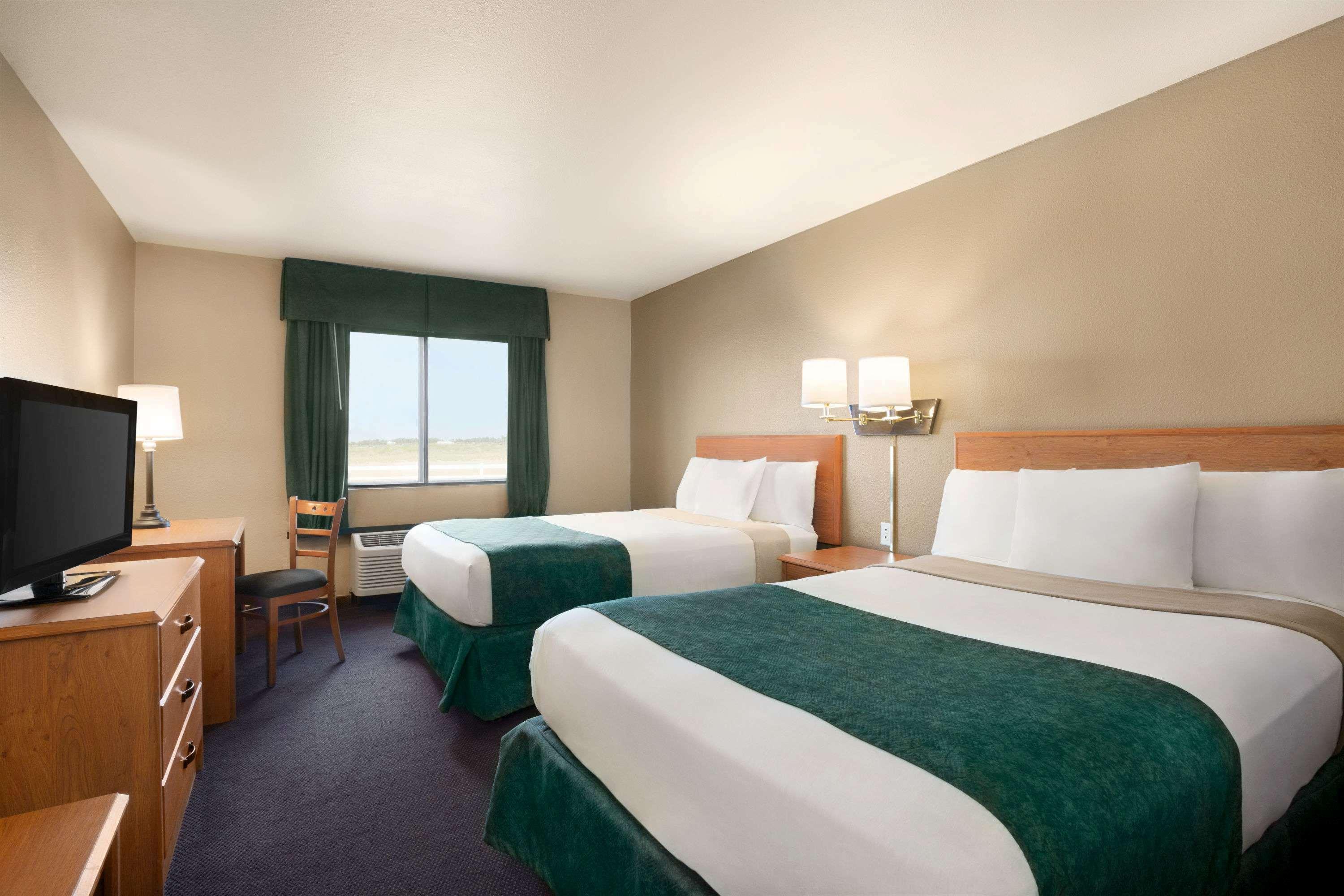 Travelodge By Wyndham פקוס מראה חיצוני תמונה