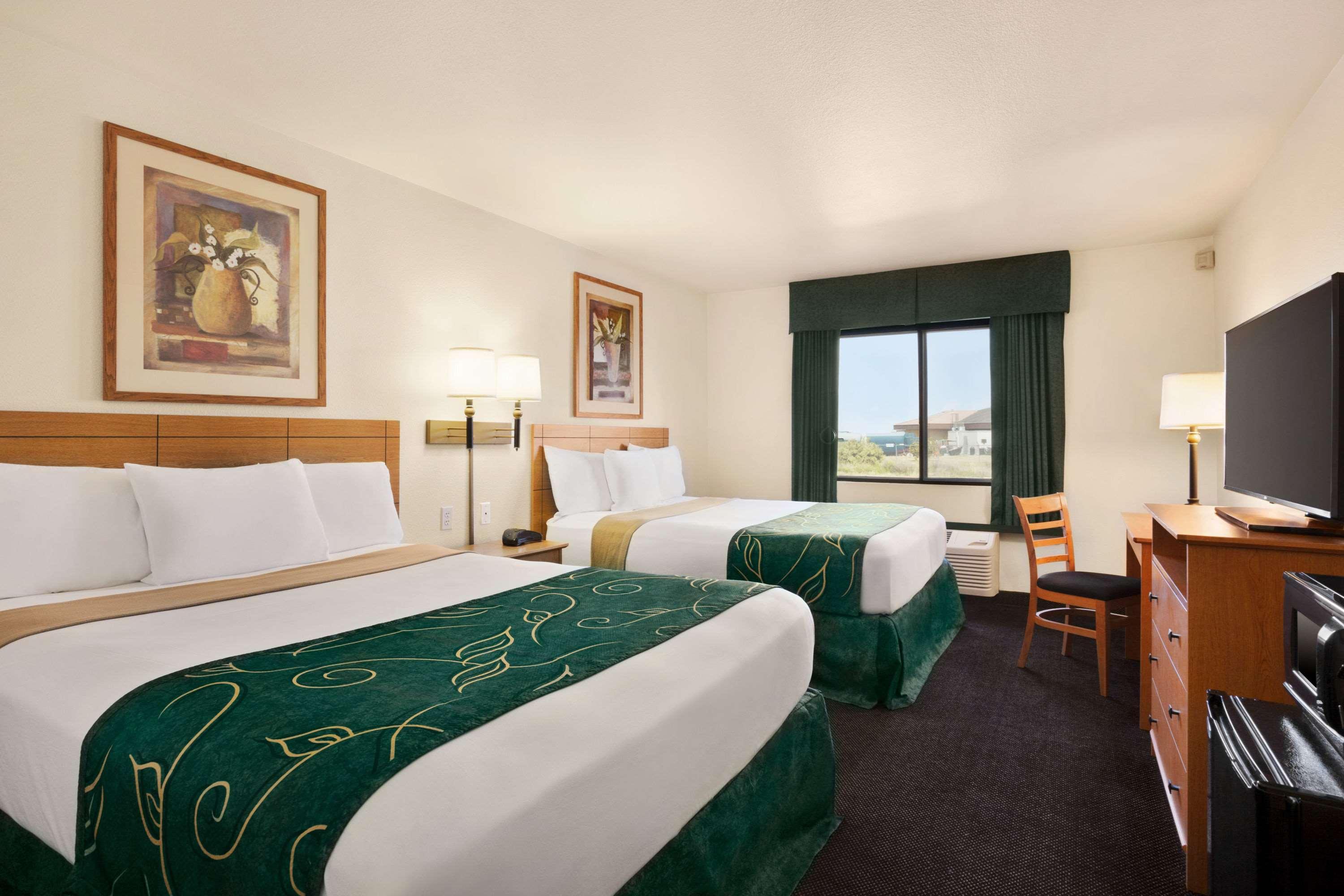 Travelodge By Wyndham פקוס מראה חיצוני תמונה