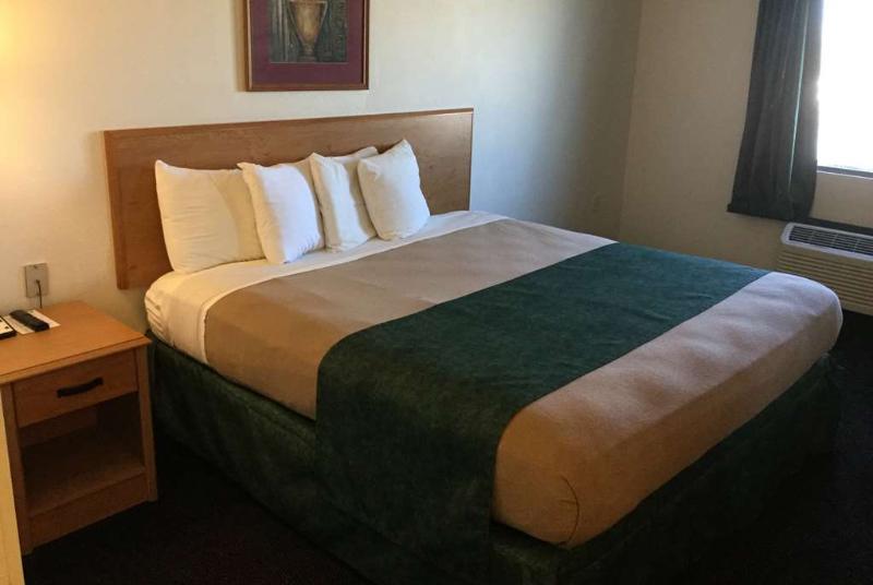 Travelodge By Wyndham פקוס מראה חיצוני תמונה