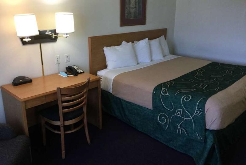 Travelodge By Wyndham פקוס מראה חיצוני תמונה